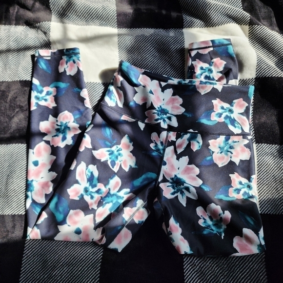 BALANCE Collection woman's 2 piece set - Picture 1 of 6
